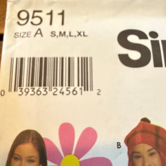 Simplicity Pattern 9511 Grooves Juniors Fleece Winter Hats Mittens Vest Purse - Picture 4 of 4